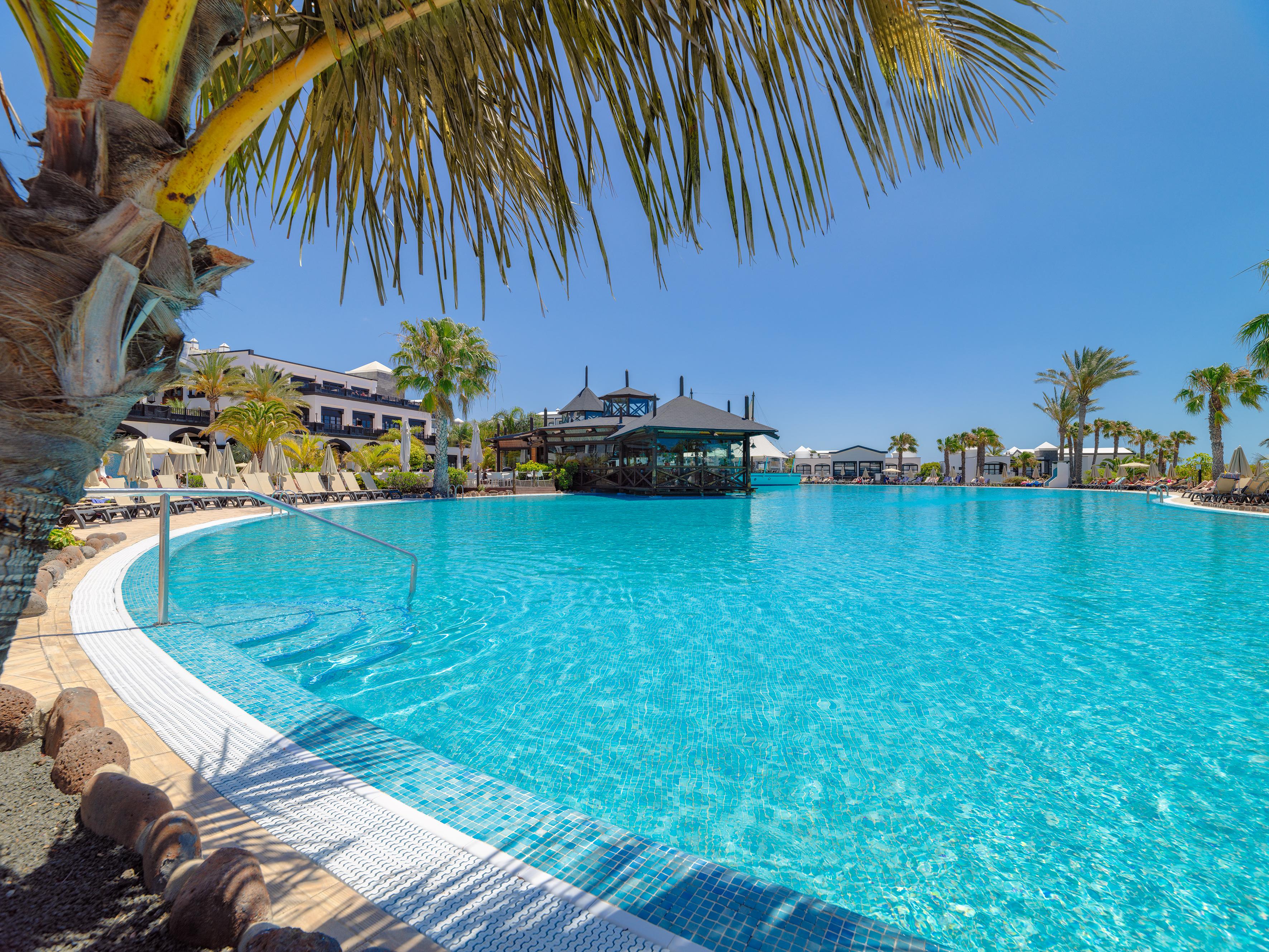 H10 Rubicón Palace Playa Blanca  Exterior foto The swimming pool at the Hard Rock Hotel