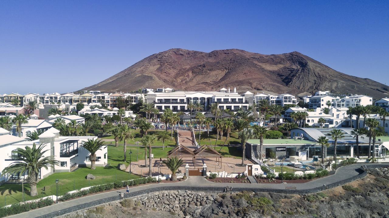 H10 Rubicón Palace Playa Blanca  Exterior foto View of Montaña Clara